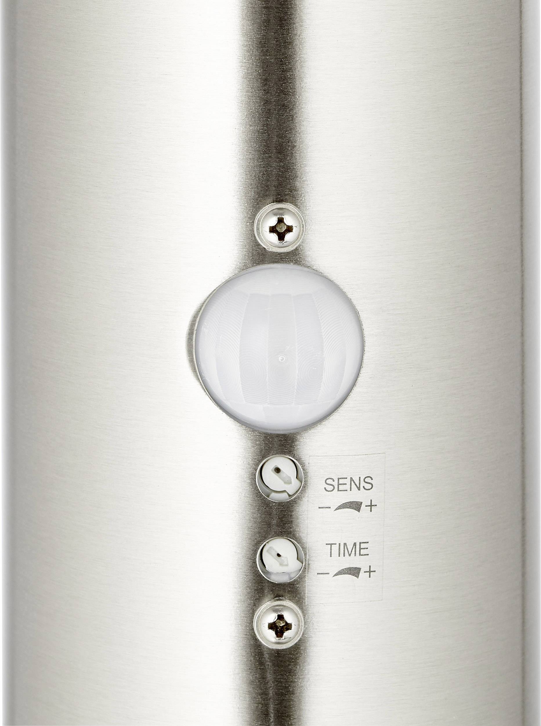 Silberner Bewegungsmelder mit weißem Sensor in der Mitte, zwei Einstellschrauben darunter für 'SENS' und 'TIME'.