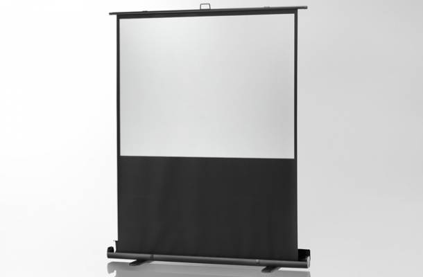 Tragbare Projektionsleinwand mit ausziehbarem Ständer auf grauem Hintergrund. Ideal für Präsentationen oder Heimkino.