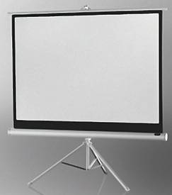 Leinwand auf einem dreibeinigen Ständer, bereit zur Projektion in einem Konferenz- oder Präsentationsraum.