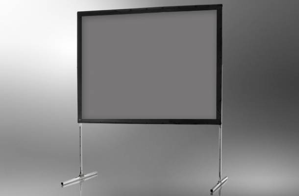 Leinwand mit schwarzem Rahmen auf zwei silbernen Ständern vor grauem Hintergrund.