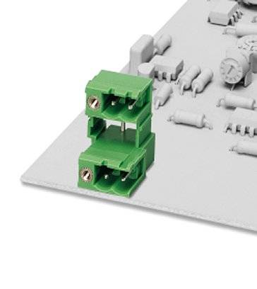 Grüne Steckverbinder auf einer Leiterplatte, umgeben von elektronischen Bauteilen wie Kondensatoren und Widerständen.