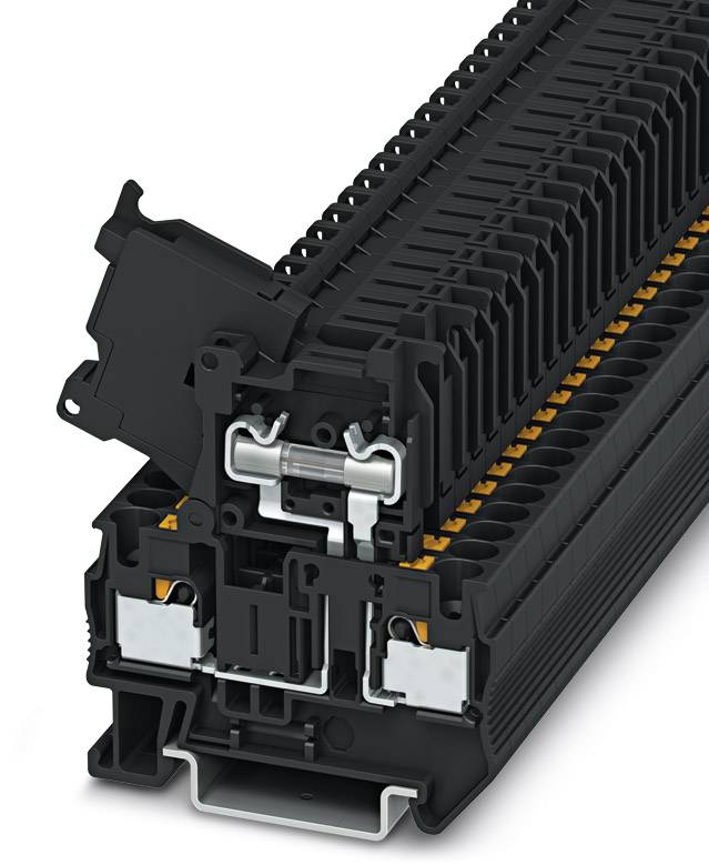Ansicht eines komplexen elektronischen Steckverbinders mit offenen Kontakten, schwarzem Gehäuse und orangefarbenen Akzenten. Geeignet für industrielle Anwendungen.