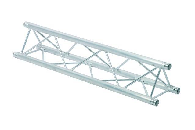 Eine silberne Aluminiumtraverse in Form eines Dreiecksprismas, verwendet zur Unterstützung von Strukturen oder Beleuchtungssystemen.