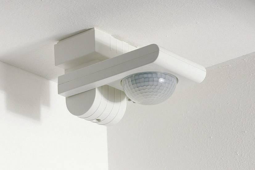 Siemens 5TC7212 Aufputz PIR-Bewegungsmelder 290 ° Relais Weiß IP55