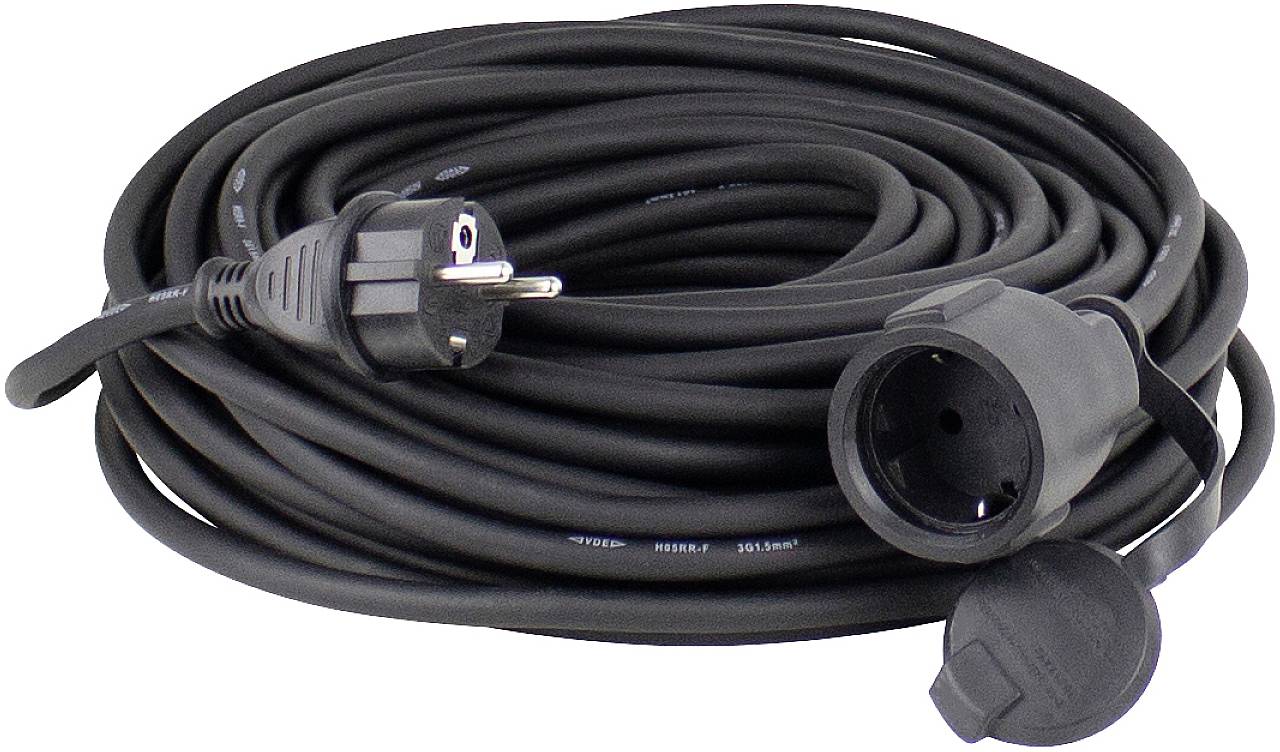 Ein langes, aufgerolltes schwarzes Verlängerungskabel mit einem Stecker und einer Schutzkontaktkupplung. Geeignet für den Außenbereich.