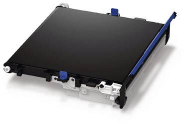 Ein rechteckiges schwarzes Gerät mit blauen und weißen Elementen, möglicherweise ein elektronisches Bauteil, auf einer weißen Fläche.