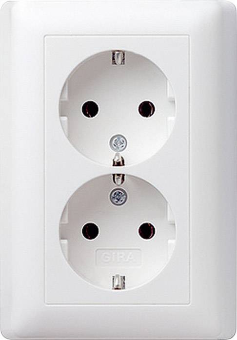 Doppelsteckdose in einer weißen Wandplatte, geeignet für europäische Stecker. Beide Steckplätze befinden sich übereinander.