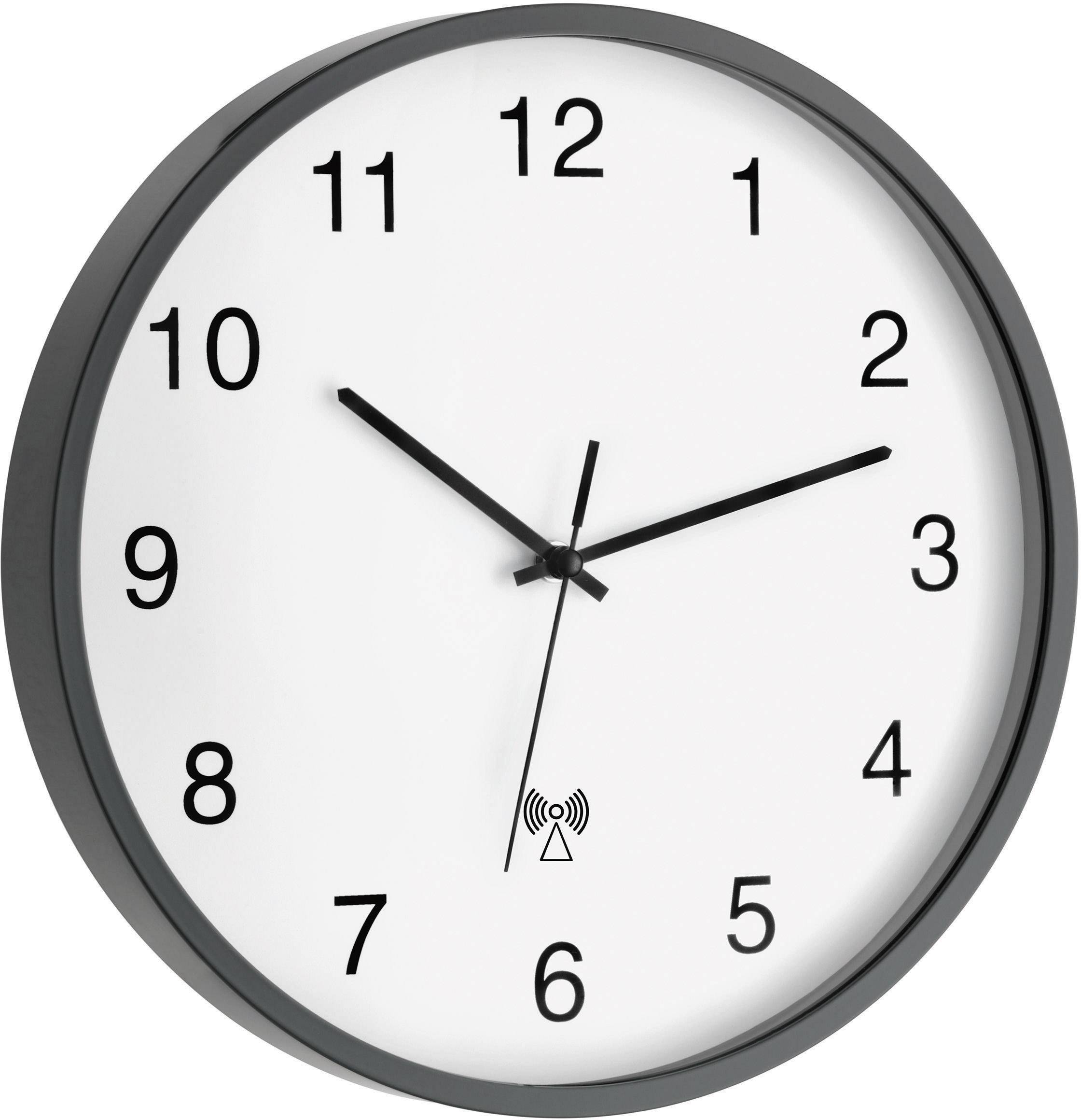 Analoge Wanduhr mit schwarzem Rahmen und Ziffern, zeigt die Uhrzeit 10:08 an.