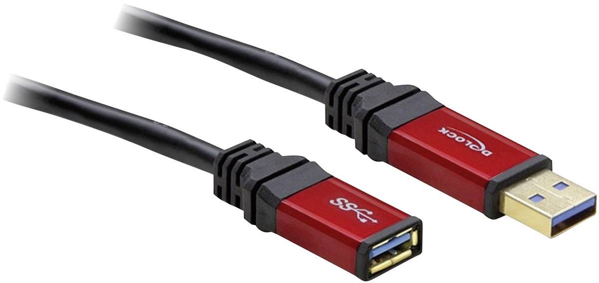 Zwei USB 3.0-Kabel in Rot mit Steckern. Einer ist ein USB-A-Stecker, der andere eine USB-Buchse. Markenlogo auf den Gehäusen.
