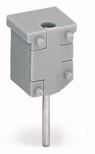 Ein grauer elektrischer Steckverbinder mit einem metallischen Stift, in rechteckiger Form, weist vier hervorstehende Noppen auf.