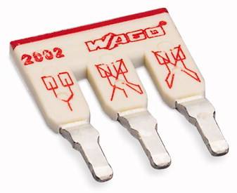 Ein dreipoliger elektrischer Isolierstecker von WAGO, Modellnummer 2002, mit roten Symbolen auf weißem Hintergrund.