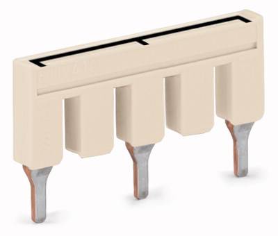 Ein cremefarbener elektrischer Steckverbinder mit fünf flachen Metallpins, die nach unten zeigen, auf weißem Hintergrund.