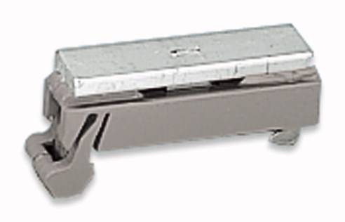 Ein grauer Mikroschalter mit Metallschieber.