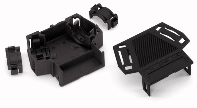 Kunststoffgehäuseteile, offen, drei Einzelteile. Primärfarbe Schwarz. Geeignet für Elektronikmontage. Zeigt strukturelle und funktionale Details.