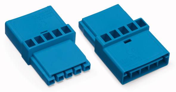 Zwei blaue Kunststoffstecker, die zum Verbinden elektrischer Geräte verwendet werden. Der linke Stecker hat fünf und der rechte sechs Kontakte.