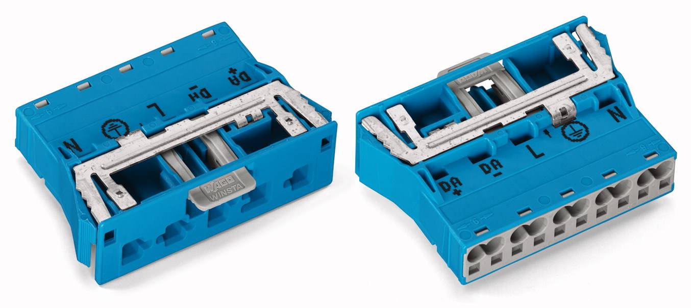 Zwei blaue elektrische Steckverbinder mit silbernen Klemmen, die Beschriftungen wie 'L' und 'N' tragen.