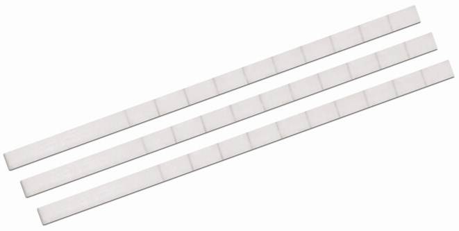 Drei weiße, längliche Streifen mit quadratischen Markierungen in regelmäßigen Abständen.