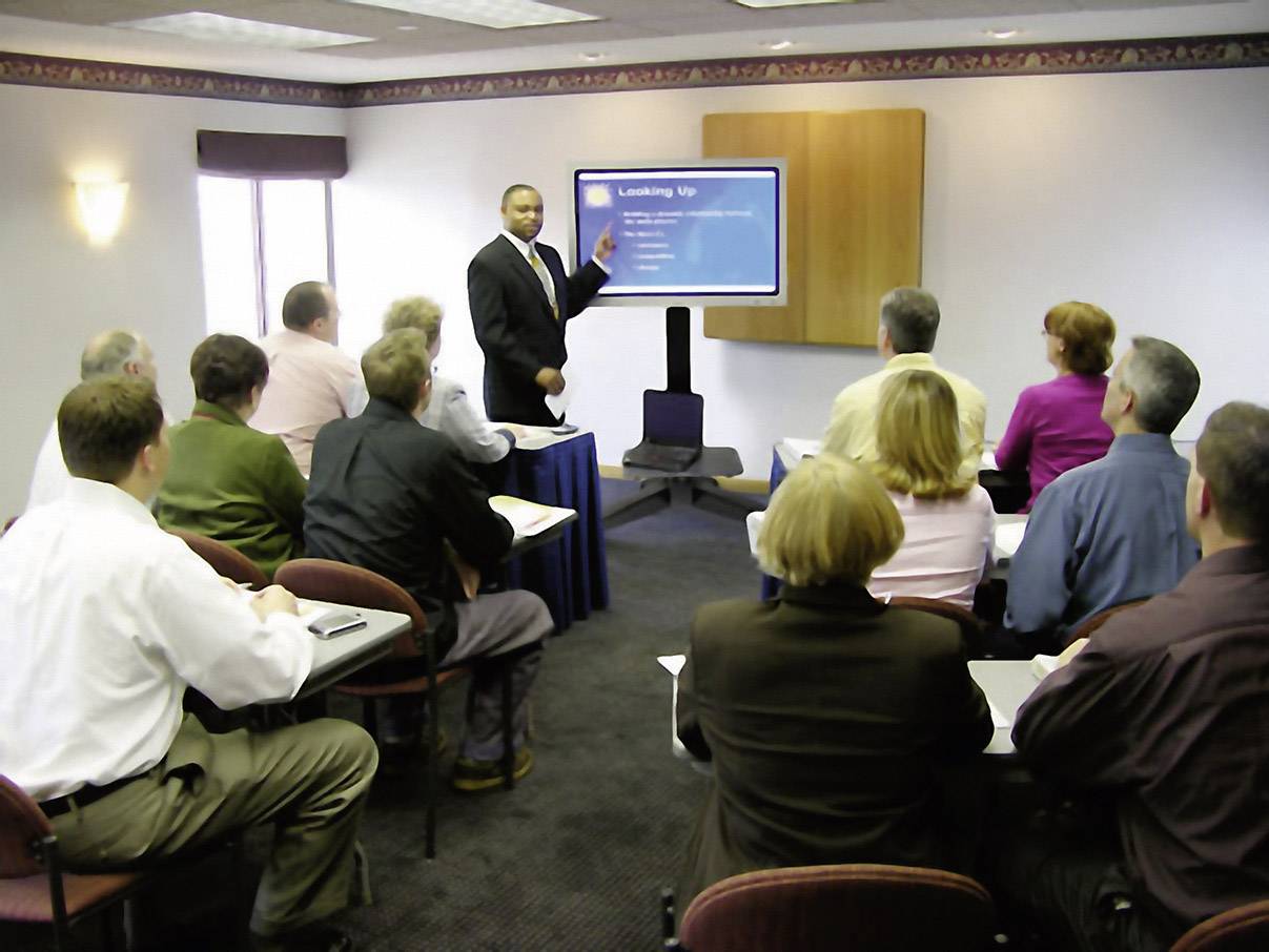 Ergotron 24-192-085 Neo-Flex Mobile MediaCenter UHD TV-Rollwagen Constant Force-Technologie, Höhenverstellbar 127,0 cm (50") - 165,1 cm (65")