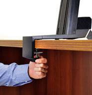 Ergotron Monitor-Tischhalterung WorkFit-S, Single HD with Worksurface+ 1 Display(s) 25,4 cm (10") - 76,2 cm (30") Schwarz Höhenverstellbar