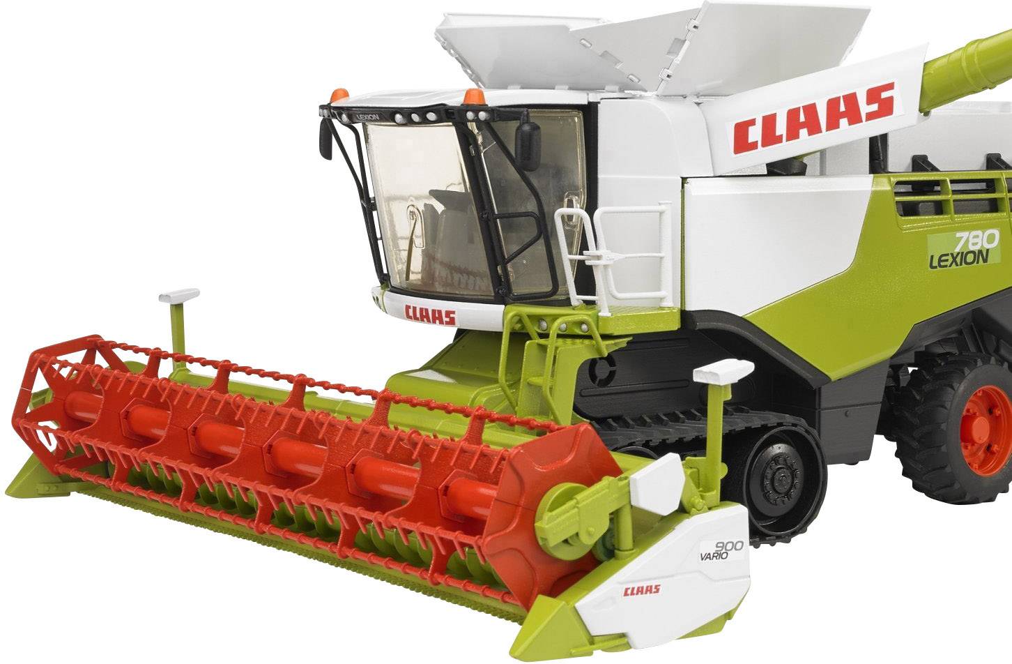 Mähdrescher in grün-weiß-rot mit Aufschrift 'CLAAS' seitlich. Fahrzeug steht still auf ebenem Boden, Schneidwerk vorne sichtbar.