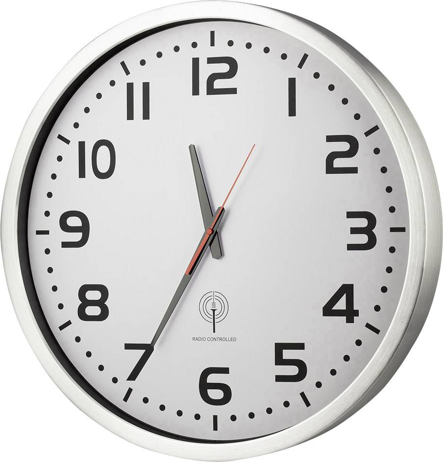 Analoge Wanduhr mit silbernem Rahmen zeigt 10:10 Uhr an.