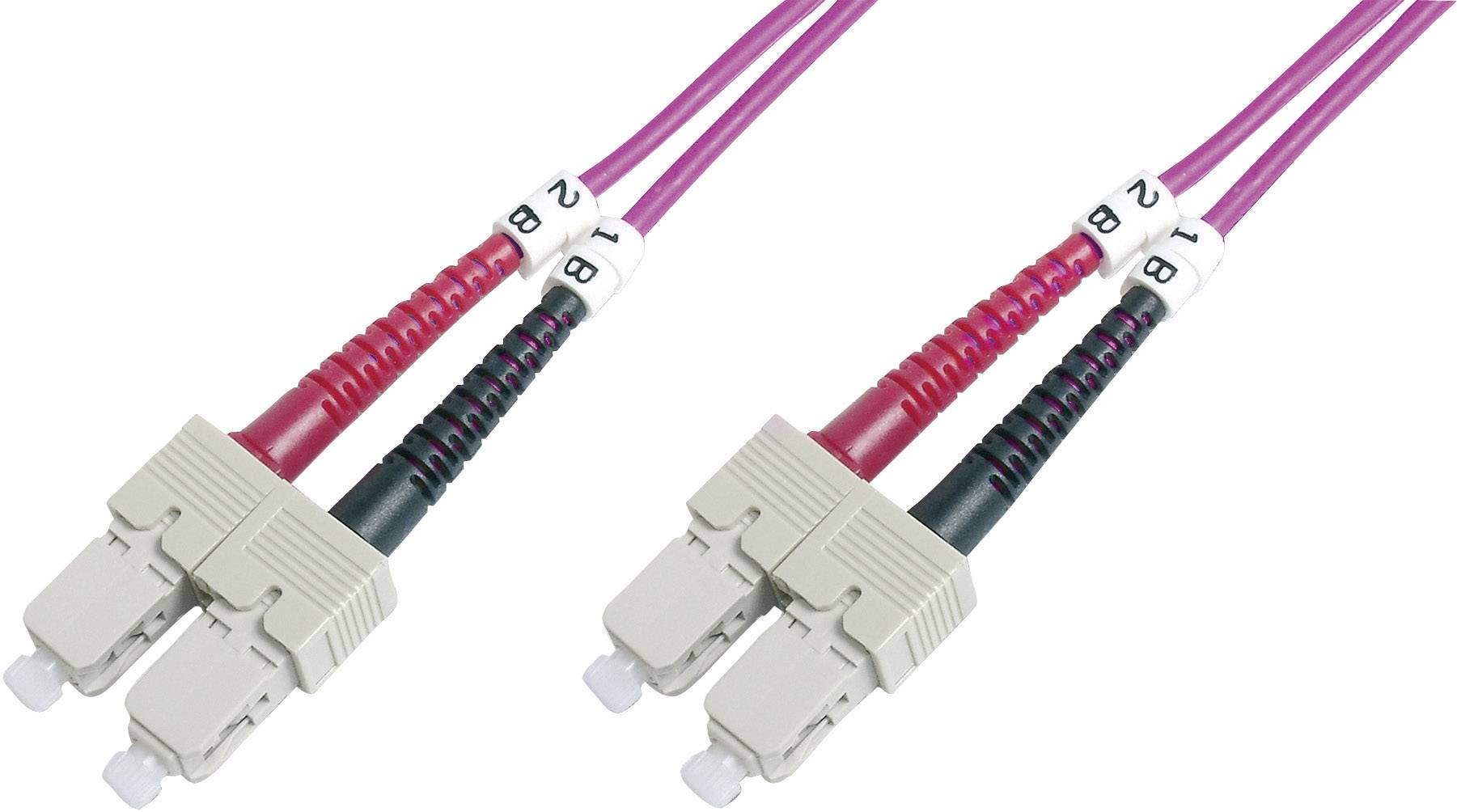 Zwei SC-LWL-Patchkabel mit rotem und magentafarbenem Mantel und nummerierten Steckern, verwendet für Netzwerkverbindungen.