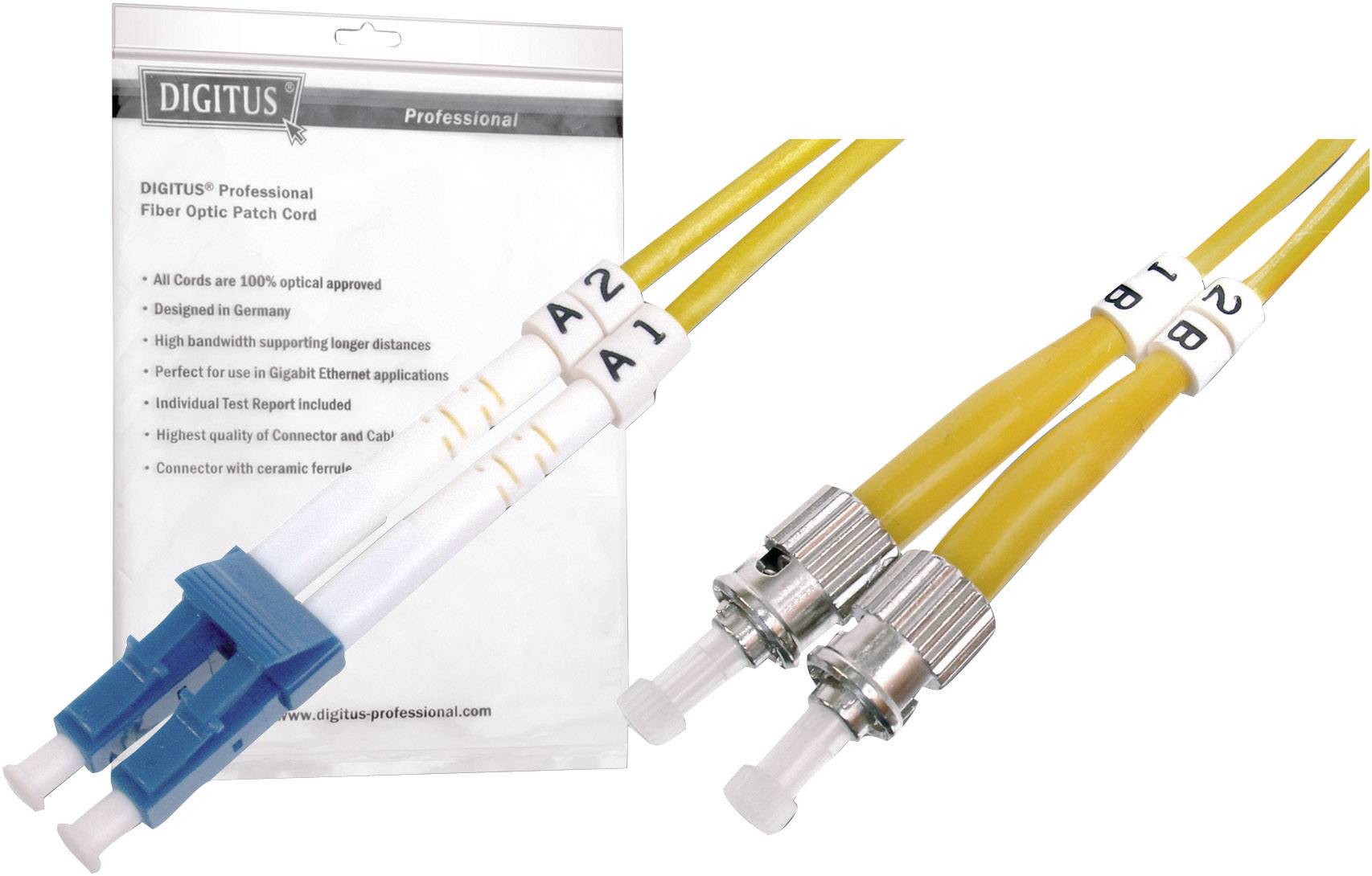 Zwei gelbe Glasfaserkabel mit blauen und silbernen Steckern neben einer Verpackung mit der Aufschrift 'DIGITUS Professional'.