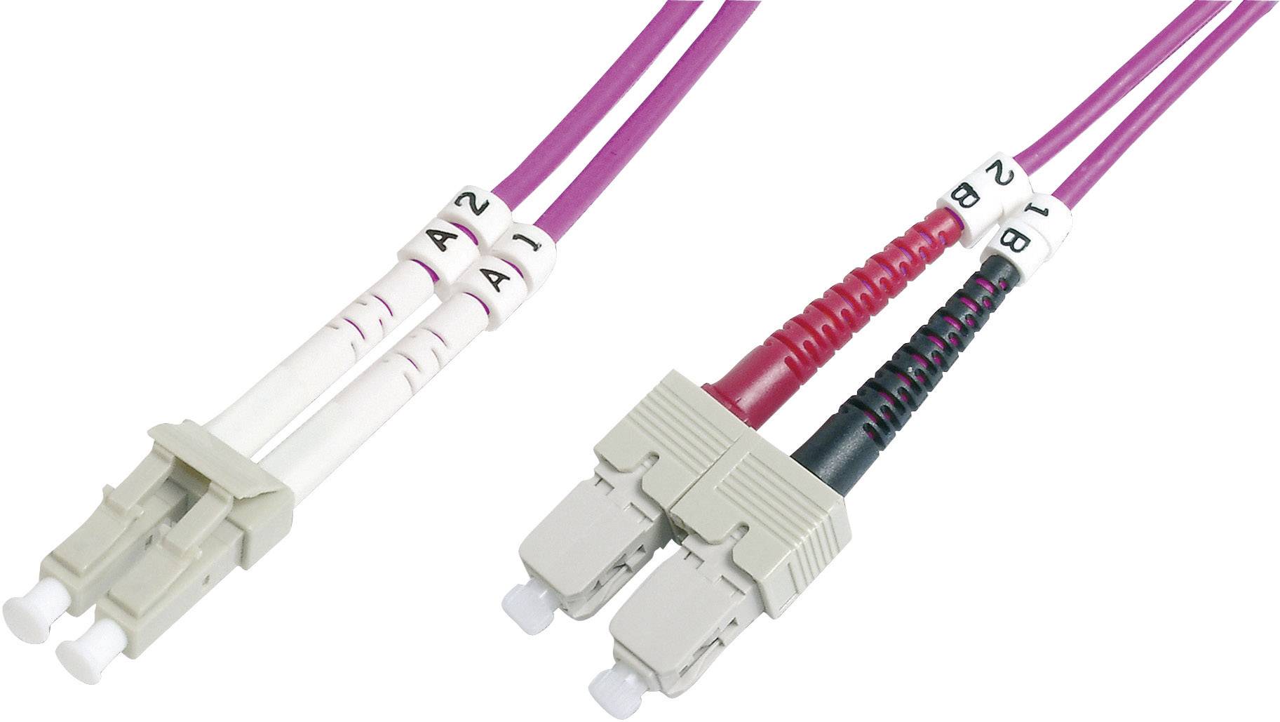 Zwei Glasfaserkabel mit Steckern: links LC-Stecker und rechts SC-Stecker. Die Kabel sind lila mit weißen und roten Steckverbindern.