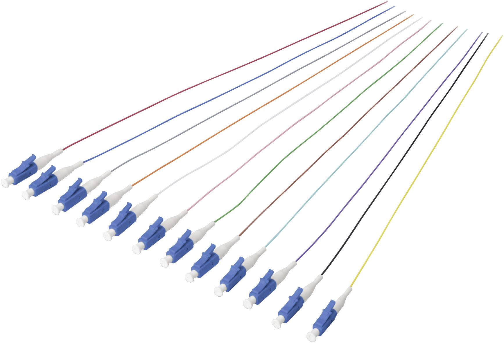 Zehn verschiedene Glasfaserkabel mit blauen Anschlüssen, in einer Reihe angeordnet. Jedes Kabel hat eine unterschiedliche Farbe.