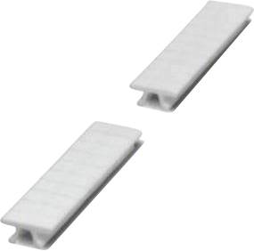 Zwei weiße Keramik-Schleifsteine auf weißem Hintergrund. Sie sind rechteckig mit einer feinen, geriffelten Oberfläche zum Schärfen.