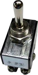 Ein silberner Kippschalter mit metallischer Hebelwippe und rechteckigem Gehäuse, verwendet zur Steuerung von elektrischen Geräten.
