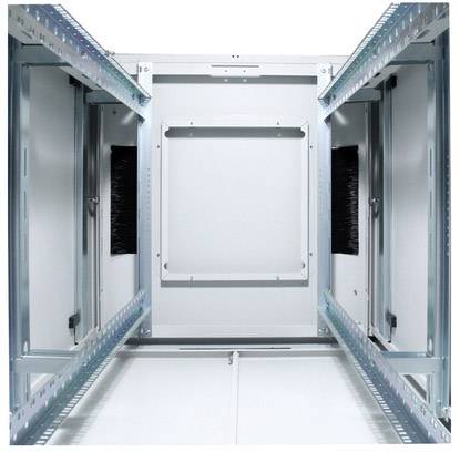Innenansicht eines leeren Netzwerk-Racks mit Schienen an den Seiten zur Geräteinstallation.