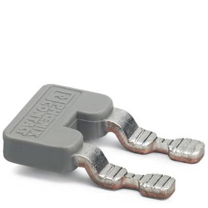 Grauer Gabelsteckeradapter mit zwei Metallzinken, auf einer grauen Oberfläche liegend.