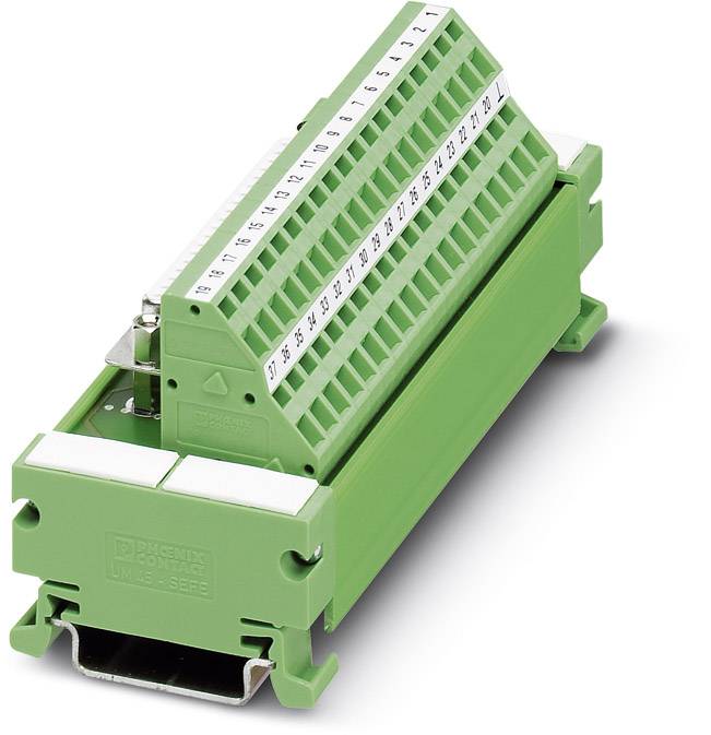 Grüner elektrischer Klemmenblock mit nummerierten Anschlüssen von 1 bis 36, montiert auf einer Metallhalterung für industrielle Anwendungen.