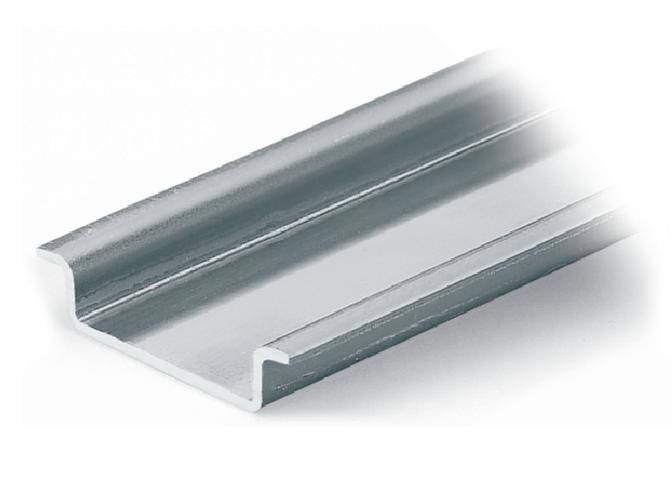 Metallprofil in U-Form, zur Konstruktion oder Befestigung. Silberne Farbe und glatte Oberfläche, in diagonaler Ansicht dargestellt.
