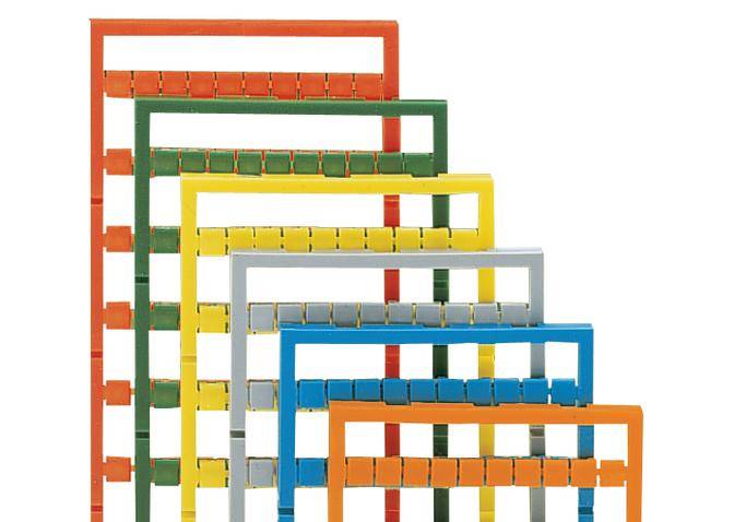 Farbig sortierte Abhak-Schuhe in verschiedenen Größen, von groß bis klein, dargestellt.