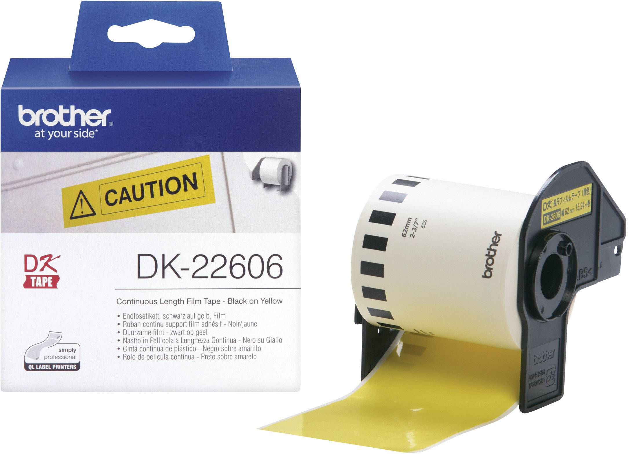 Eine Brother DK-22606 Etikettenrolle in gelb mit schwarzer Schrift, neben der Verpackung. Warnhinweis 'Caution' auf der Verpackung.