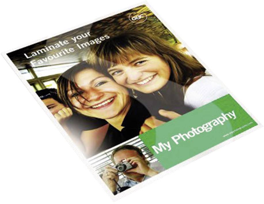 Eine Broschüre mit fröhlichen Personen und dem Text 'Laminate your Favourite Images' und 'My Photography', zeigt zwei lächelnde Personen.
