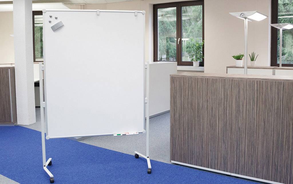 Maul Moderationstafel (B x H) 120cm x 150cm Whiteboard Weiß Inkl. Ablageschale, Inkl. Blockhalter, Inkl. Rollen, beidseitig