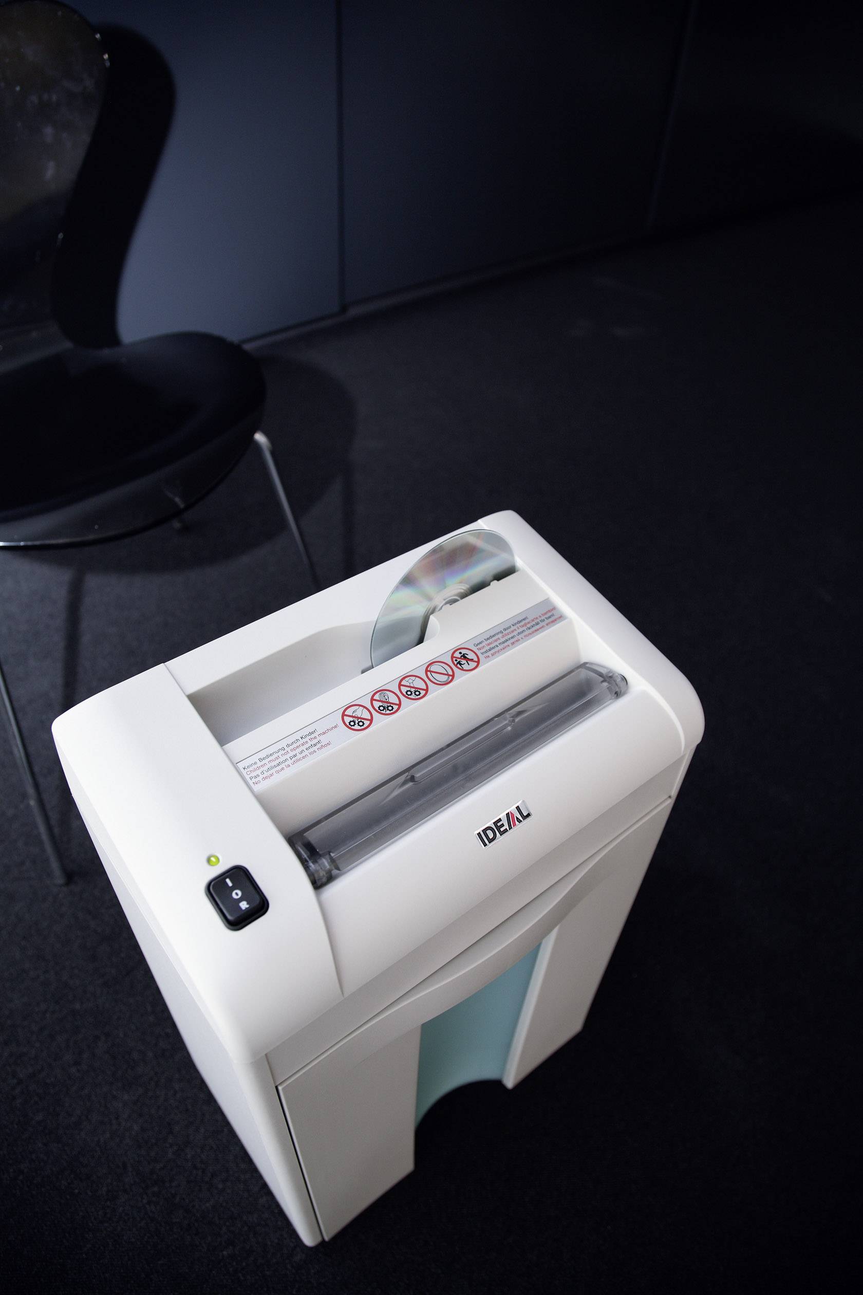 Ideal Office 2270 Aktenvernichter 11 Blatt Streifenschnitt 4mm P-2 20l Vernichtet auch Büroklammern, CDs, DVDs, Heftklammern