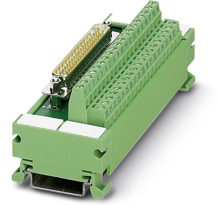 Grüner Steckverbinderadapter mit mehreren nummerierten Steckplätzen und einem oberen Stecker, markiert mit 'Phoenix Contact UM 45-SEF'.