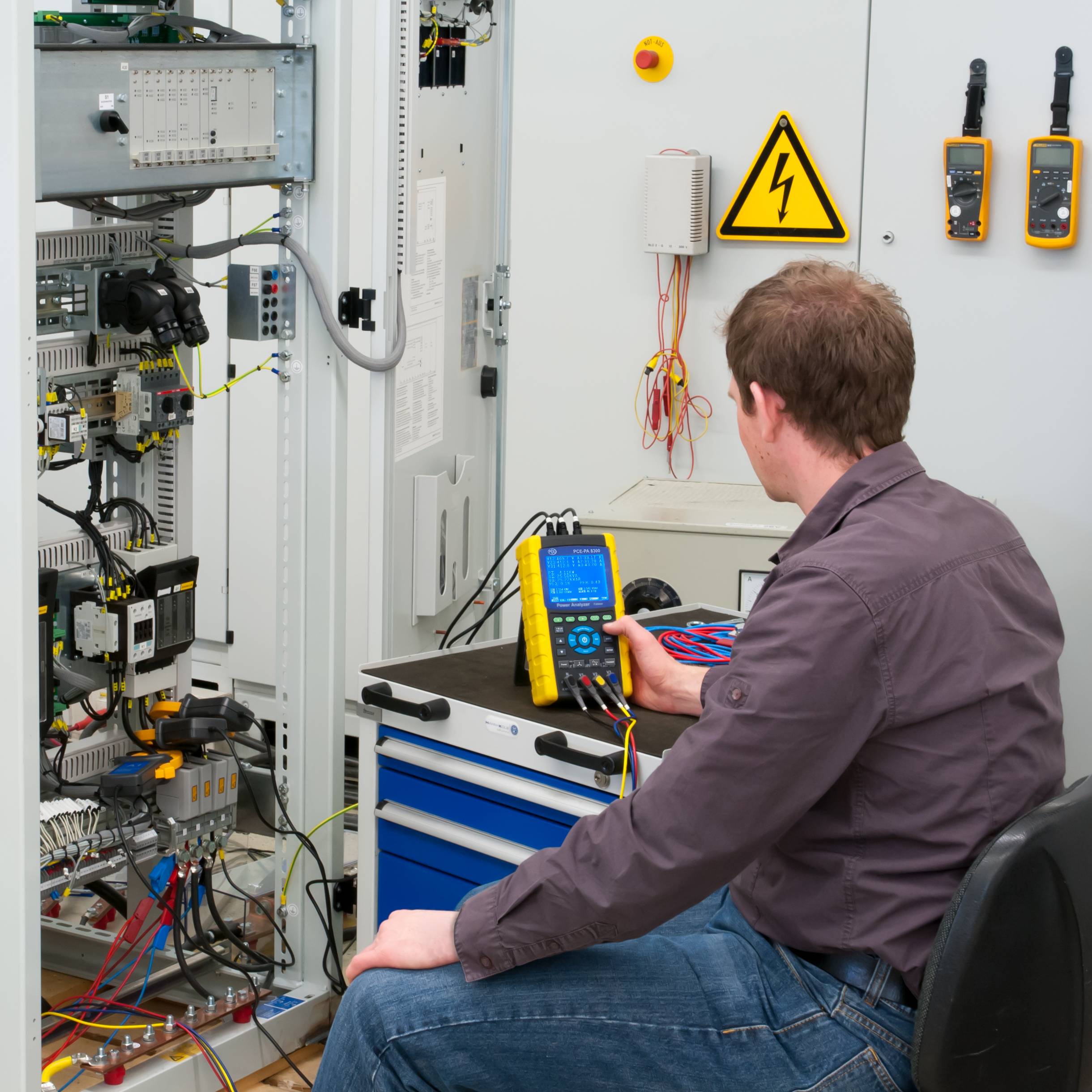 PCE Instruments Leistungsmessgerät PCE-PA 8300-1 bis 600V AC |3-Phasen Leistungs- & Netzstöranalysator |Datenspeicher