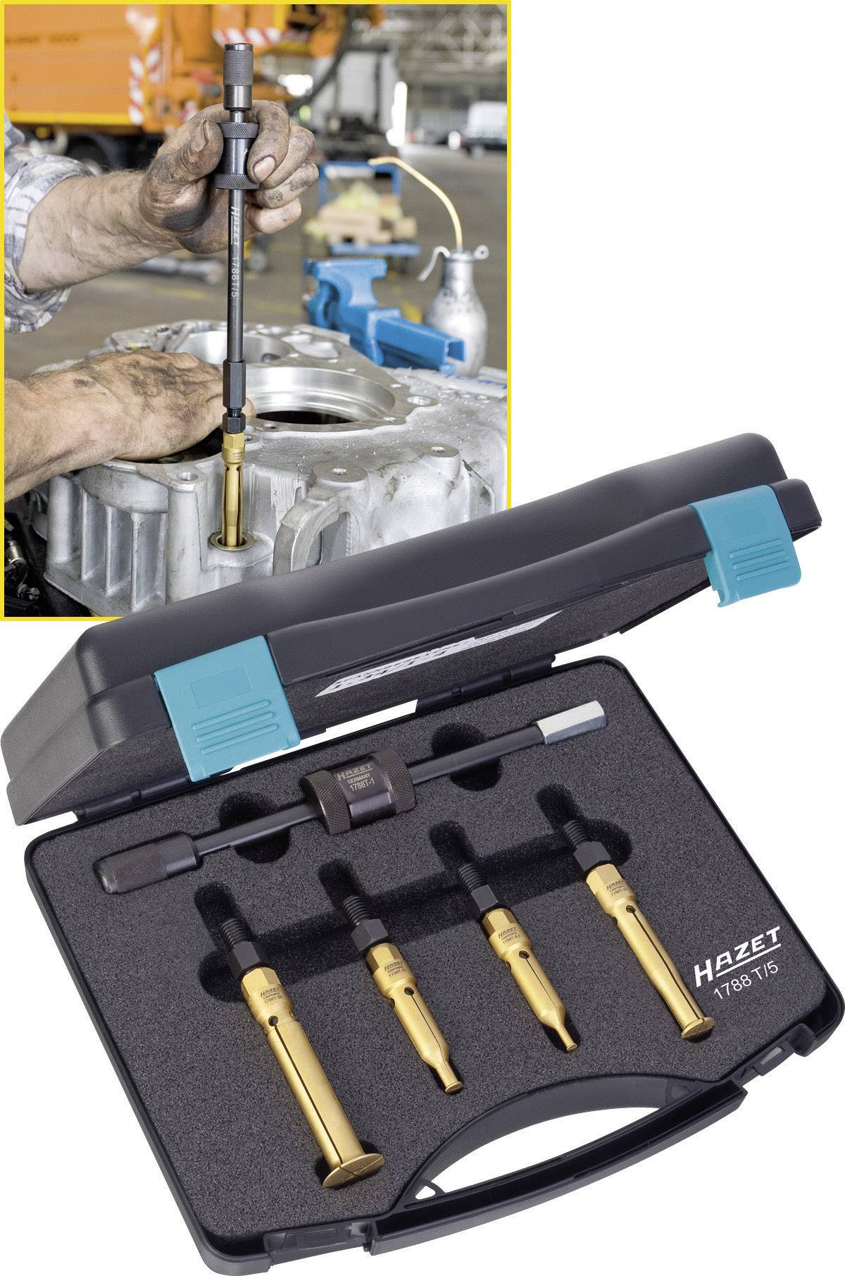 Das Bild zeigt ein Set von HAZET-Werkzeugen in einem offenen Koffer, darunter mehrere goldene Einsatzstücke. Im Hintergrund wird ein Werkzeug bei der Arbeit an einem großen Metallteil verwendet.