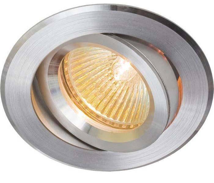 Eine runde, eingelassene Deckenleuchte aus Metall mit sichtbarem, glühendem Leuchtmittel.