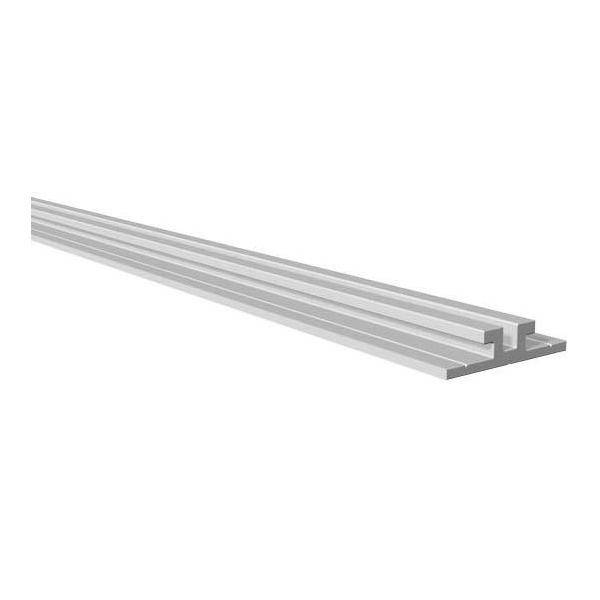 Metallprofil mit U-förmigem Querschnitt, grau, auf weißem Hintergrund.