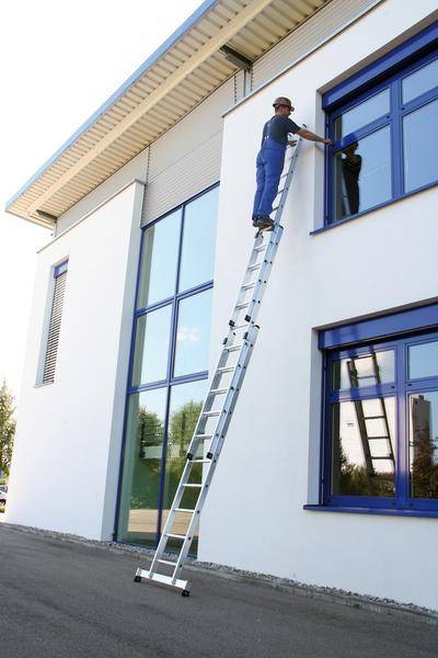 Aluminium-Schiebeleiter mit nivello®-Traverse 3 x14 Sprossen
