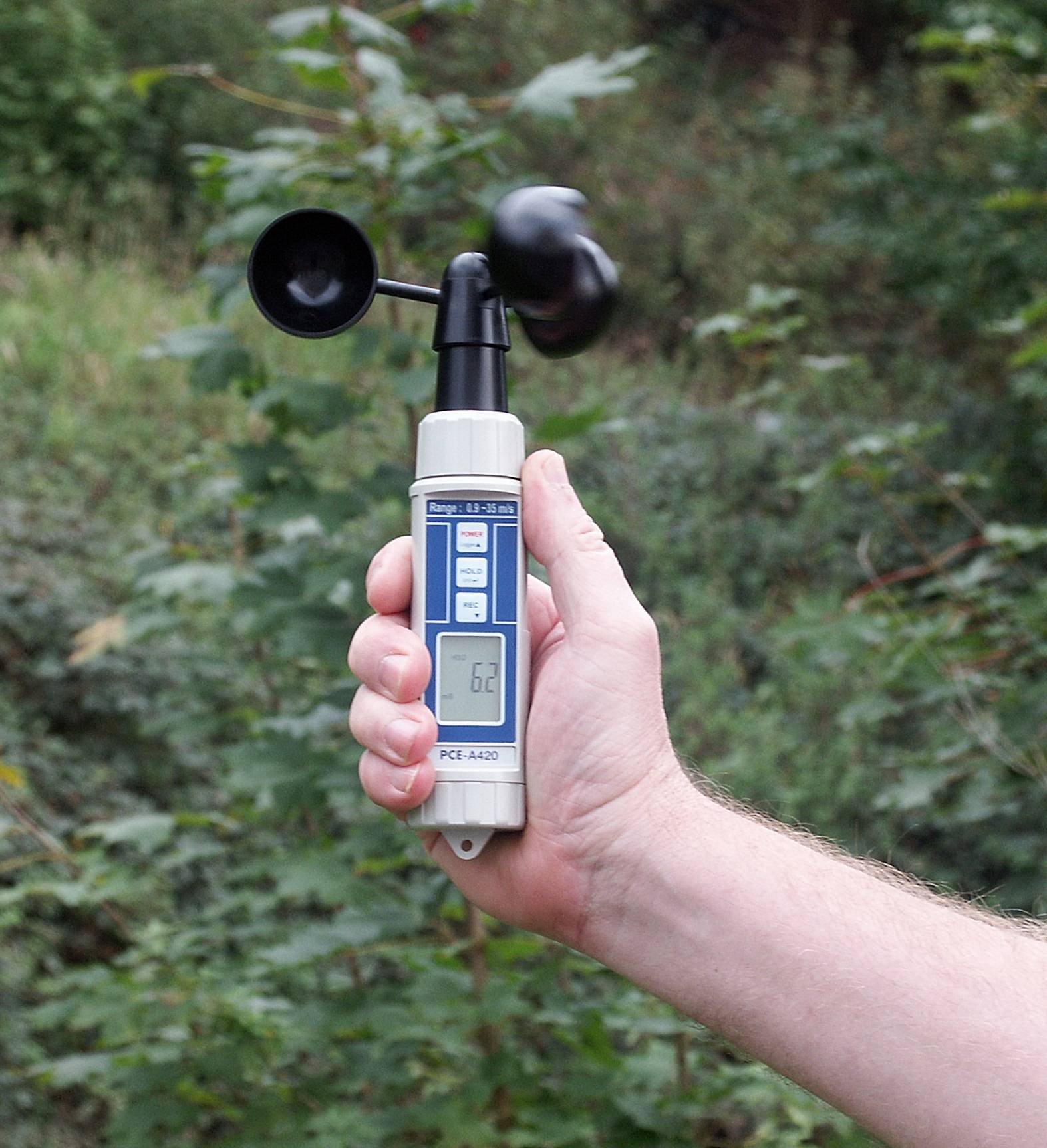 PCE Instruments Anemometer PCE-A420 |0,9 … 35,0 m/s |km/h |mph |ft/min |Knoten |inkl. Schalenkreuz |inkl. Speicher |IP65