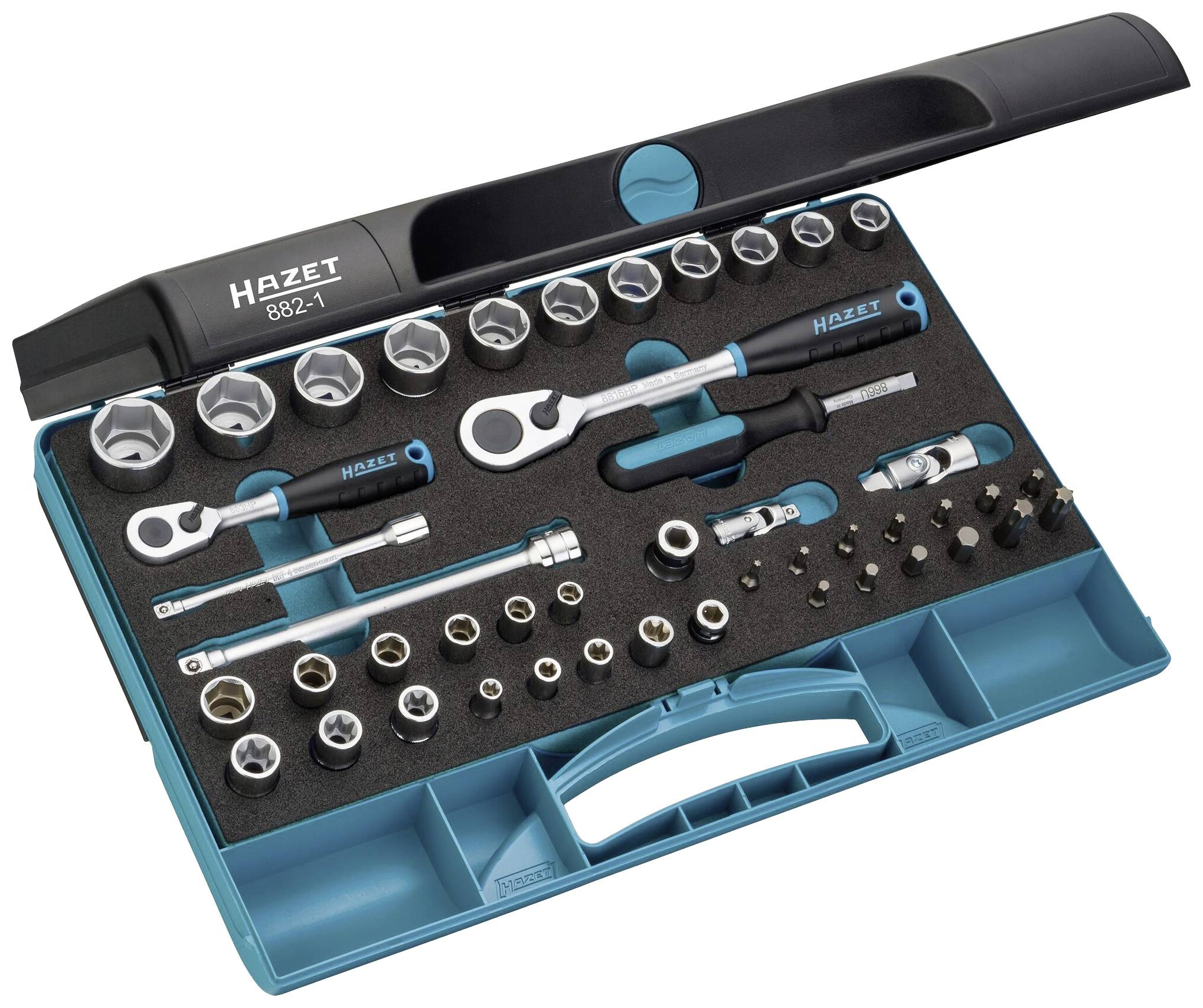 Ein offener Werkzeugkasten mit verschiedenen Stecknüssen, Ratschen und Bits, angeordnet auf schwarzem Schaumstoff. Markierung: 'HAZET'.