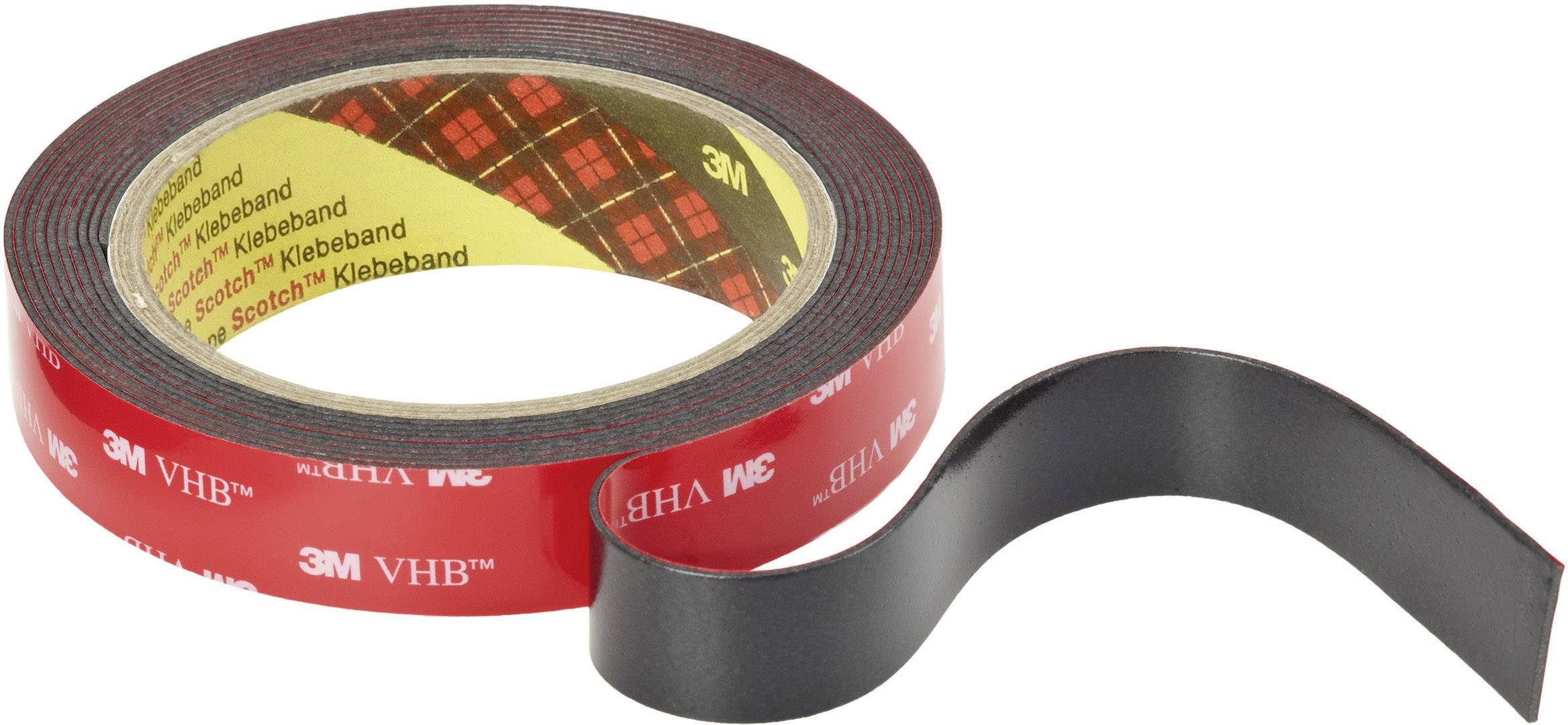 Rolle eines roten 3M VHB Klebebands, teilweise abgerollt. Klebeband hat eine schwarze Klebefläche und eine rote Schutzschicht mit weißen Aufdrucken.