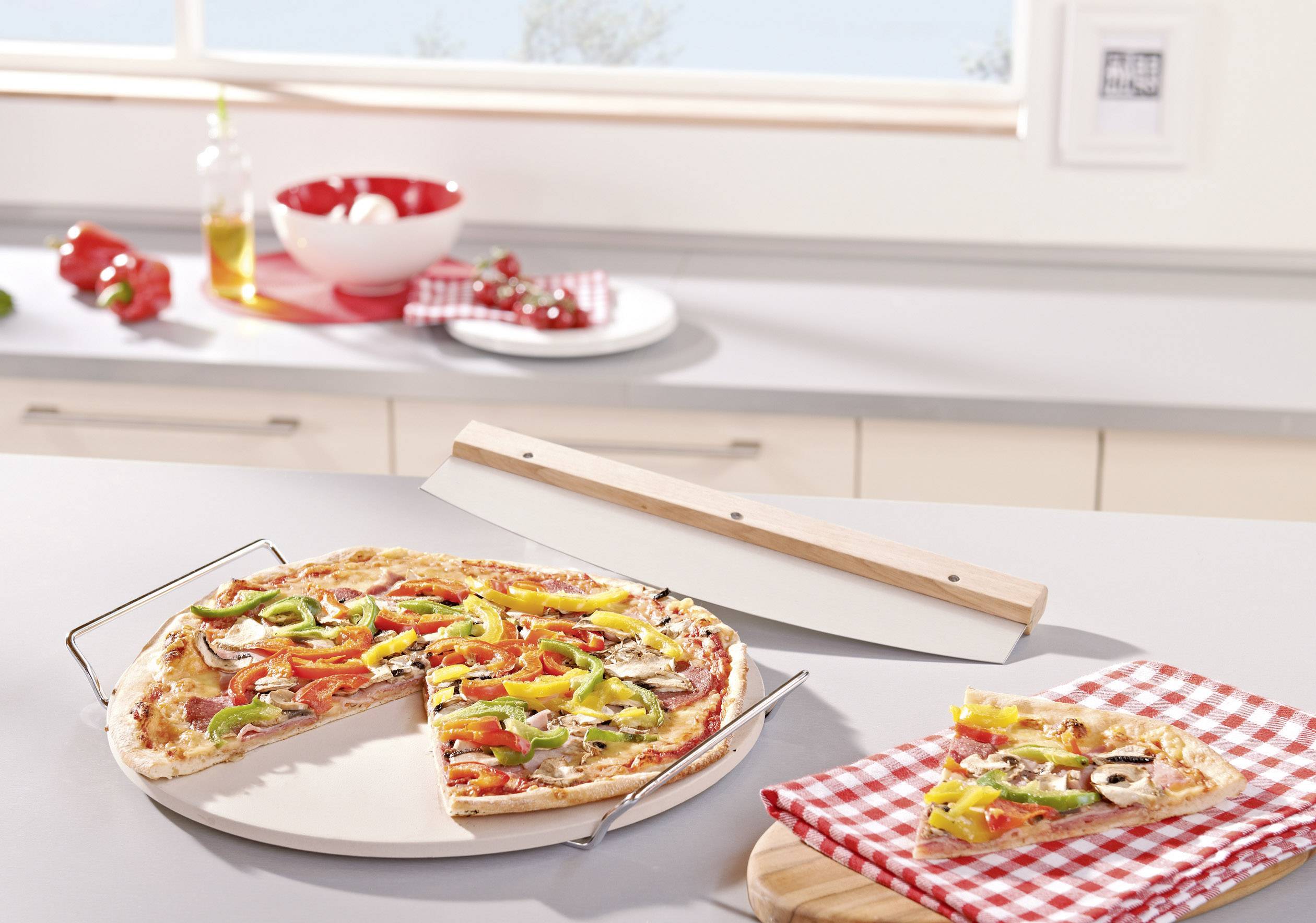 Leifheit 03159 Pizzastein rund mit Wiegemesser